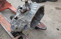 МКПП для Mercedes-Benz Vito 1998 года на фотографиях