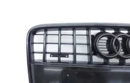 Решетка радиатора для Audi Q7 2014 года на фотографиях