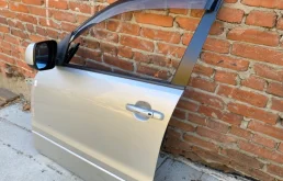 Дверь передняя левая для Suzuki Grand Vitara 1999 года на фотографиях