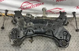 Подрамник двигателя для Hyundai i40 на фотографиях