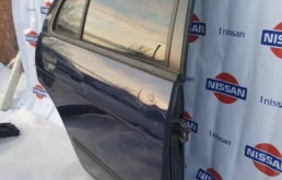 Дверь задняя правая для Nissan Almera 1998 года на фотографиях
