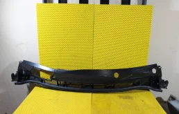 Жабо правое для Nissan Tiida 2012 года на фотографиях