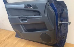 Двери для Opel Zafira 2007 года на фотографиях