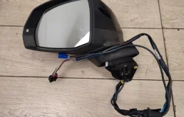 Стекла и зеркала для Audi Q7 2015 года на фотографиях