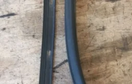 Уплотнитель задней правой двери для Hyundai Solaris 2014 года на фотографиях