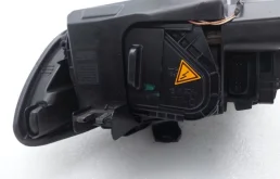 Фара ксенон левая для Audi Q7 2006 года на фотографиях