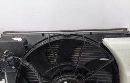 Кассета радиаторов для Hyundai Solaris 2013 года на фотографиях