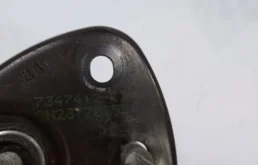 Замок капота для BMW 7er 2017 года на фотографиях