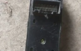 Блок управления стеклоподъемниками для Hyundai Solaris 2011 года на фотографиях