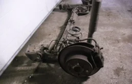 Задняя балка для Nissan Tiida 2013 года на фотографиях