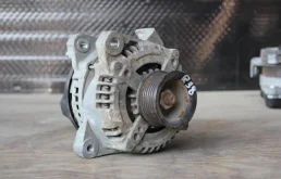 Генератор для Toyota RAV4 на фотографиях