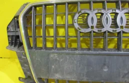 Решетка радиатора для Audi Q3 2011 года на фотографиях