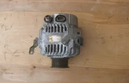 Генератор для Toyota RAV4 2002 года на фотографиях