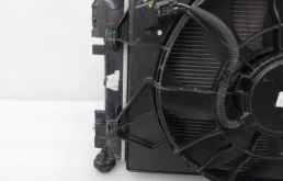 Кассета радиаторов для Hyundai Solaris 2013 года на фотографиях