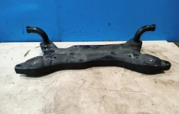 Подрамник двигателя для Mitsubishi Outlander 2011 года на фотографиях