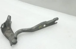 Петля капота левая для Skoda Rapid 2018 года на фотографиях