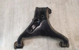 Рычаг передний правый нижний для Mitsubishi Pajero 2007 года на фотографиях