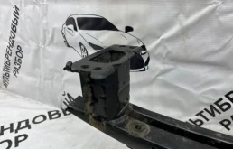 Усилитель бампера передний верхний для Toyota Corolla 2013 года на фотографиях