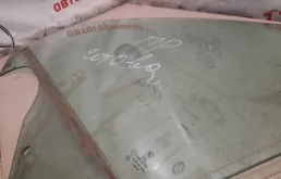 Стекло двери переднее правое для BMW X6 на фотографиях