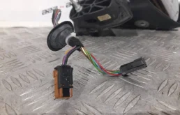 Стекла и зеркала для Peugeot 3008 на фотографиях