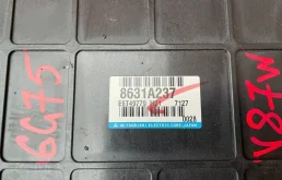 Блок управления двигателем для Mitsubishi Pajero 2005 года на фотографиях