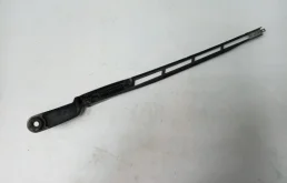 Поводок лобового стеклоочистителя правый для Audi Q7 2007 года на фотографиях