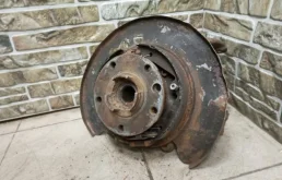 Кулак задний левый для Audi Q7 на фотографиях