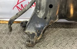 Подрамник двигателя для Hyundai Matrix 2008 года на фотографиях