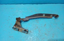 Петля капота левая для Nissan Note 2012 года на фотографиях