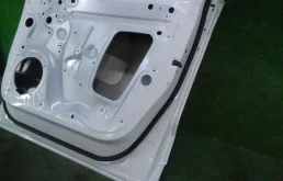 Дверь передняя правая для Audi Q3 2012 года на фотографиях