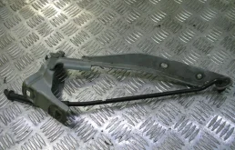 Петля капота левая для Nissan Note 2012 года на фотографиях