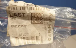 Кронштейн радиатора верхний для Skoda Rapid на фотографиях