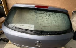 Дверь багажника для Opel Astra 2013 года на фотографиях