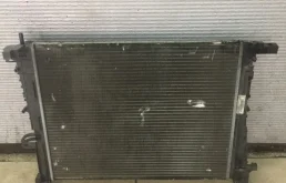 Радиатор охлаждения ДВС для Renault Sandero на фотографиях