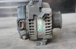 Генератор для Toyota RAV4 на фотографиях