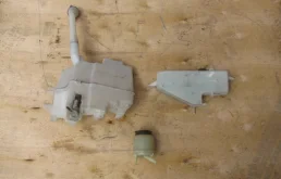 Расширительный бачок радиатора для Infiniti M на фотографиях