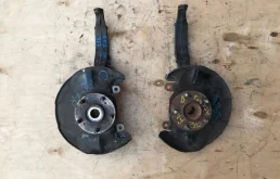 Кулак поворотный левый для Honda Accord 2008 года на фотографиях