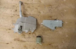 Расширительный бачок радиатора для Infiniti M на фотографиях