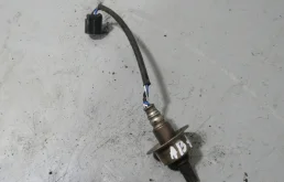 Лямбда-зонд (верхний) для Honda Civic 2005 года на фотографиях