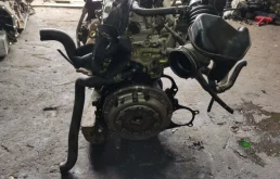 Двигатель для Nissan Primera 2006 года на фотографиях