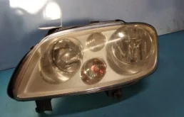 Фары для Volkswagen Touran 2005 года на фотографиях