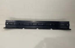 Усилитель переднего бампера для Mitsubishi Pajero Sport 2024 года на фотографиях