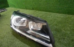 Фара ксенон левая для Volkswagen Touareg 2018 года на фотографиях