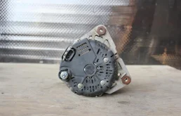 Генератор для Nissan X-Trail 2014 года на фотографиях