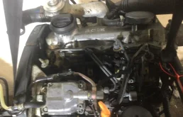 Двигатель без навесного для Volkswagen Polo 1999 года на фотографиях