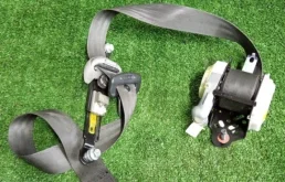 Ремень безопасности передний левый для Kia Rio 2014 года на фотографиях