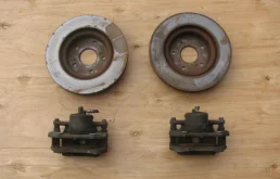 Суппорт задний правый для Suzuki Grand Vitara на фотографиях