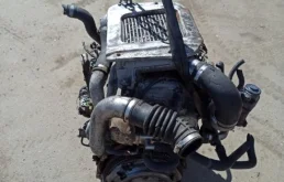 Двигатель для Nissan X-Trail 2001 года на фотографиях