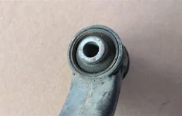 Рычаг передний правый верхний для Mitsubishi Pajero 2004 года на фотографиях