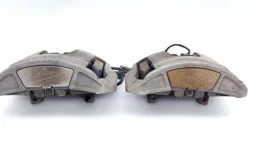 Скоба суппорта передняя для Audi A8 на фотографиях